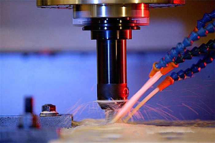 (图:金属加工液使用场景)