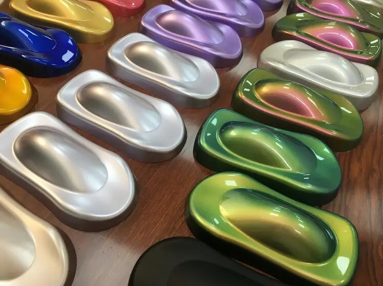 (图为水性光油展示图)